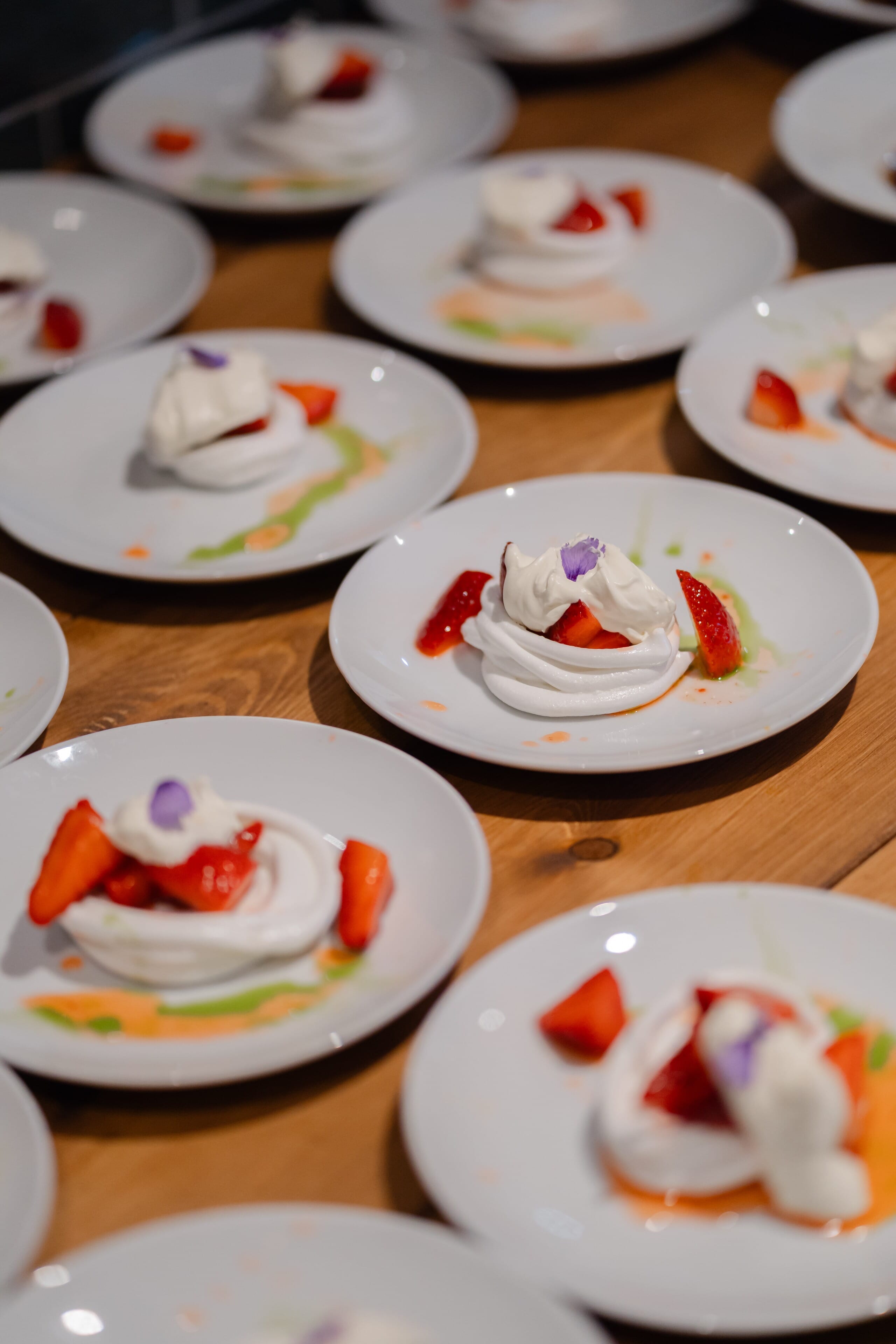 Pavlova dessert